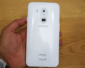 Smartphone có bảo mật vân tay Pantech Vega LTE-A A880