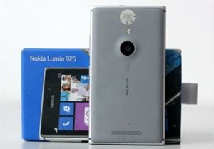 "Đập hộp" Nokia Lumia 925 chính hãng