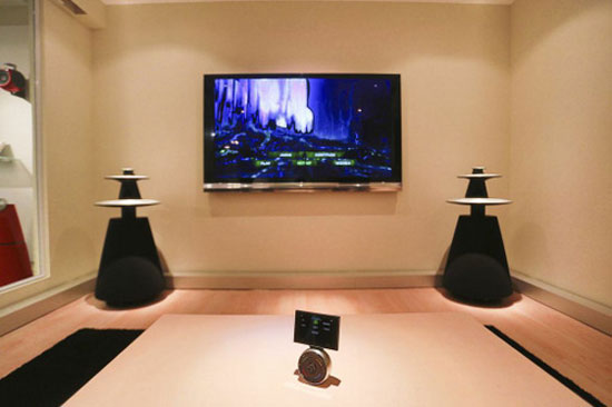 BeoVision 12-65 là một trong 5 mẫu TV có giá bán đắt nhất ở Việt Nam hiện nay. TV 3D cao cấp giá hơn 700 triệu đồng của Bang & Olufsen ở Việt Nam