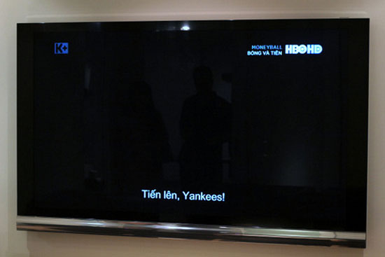 Thiết kế cùng với việc là sản phẩm của thương hiệu nghe nhìn nổi tiếng Đan Mạch, Bang & Olufsen TV 3D cao cấp giá hơn 700 triệu đồng của Bang & Olufsen ở Việt Nam