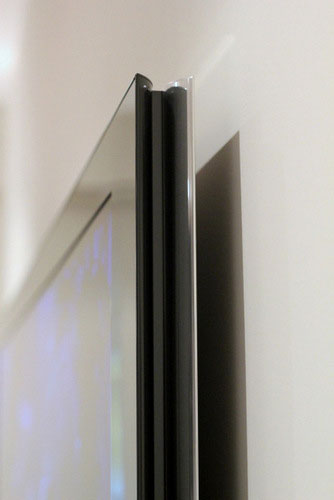 BeoVision 12-65 có kiểu dáng mỏng dù màn hình công nghệ Plasma. TV 3D cao cấp giá hơn 700 triệu đồng của Bang & Olufsen ở Việt Nam