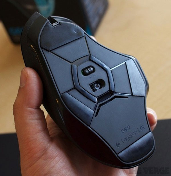Logitech G602 có thể hoạt động 1400 giờ liên tục