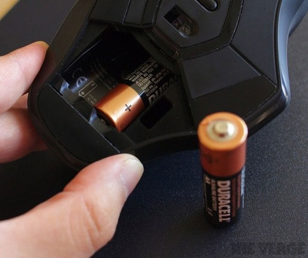 Logitech G602 có thể hoạt động 1400 giờ liên tục