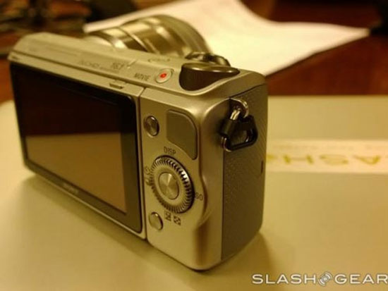 Sony ra mắt NEX-5T hỗ trợ NFC