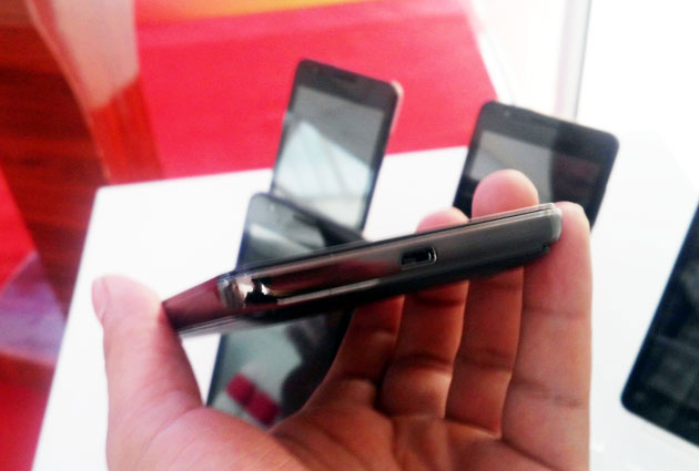 Cận cảnh smartphone sản xuất đầu tiên tại Việt Nam