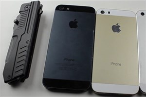 iPhone 5S vỏ vàng "đọ" khả năng chống xước với iPhone 5