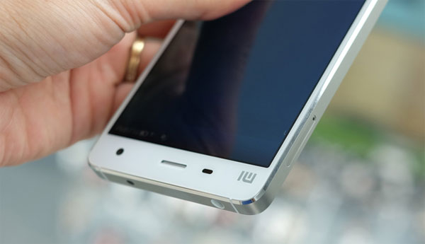 Mặt sau bằng nhựa vân chìm Smartphone nhanh nhất thế giới của Xiaomi về Việt Nam