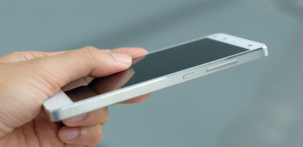 Phần viền bằng kim loại chắc chắn Smartphone nhanh nhất thế giới của Xiaomi về Việt Nam