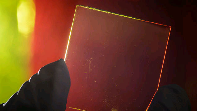 Pin điện thoại tương lai sẽ hoàn toàn trong suốt