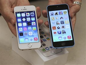 Trước giờ ra mắt iPhone 6, các iPhone cũ bị bán giá rẻ như cho