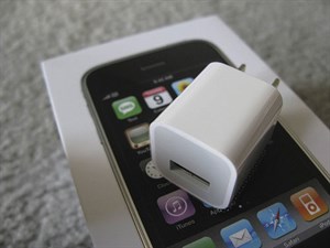 Sạc pin cho iPhone 3G có thể bị điện giật