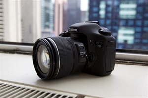 Canon trình làng EOS 7D giá 1.700 USD 