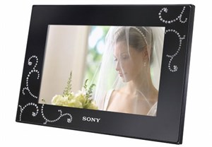 Khung ảnh số Sony gắn pha lê 