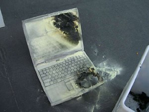 Cảnh báo pin laptop giả và tái chế