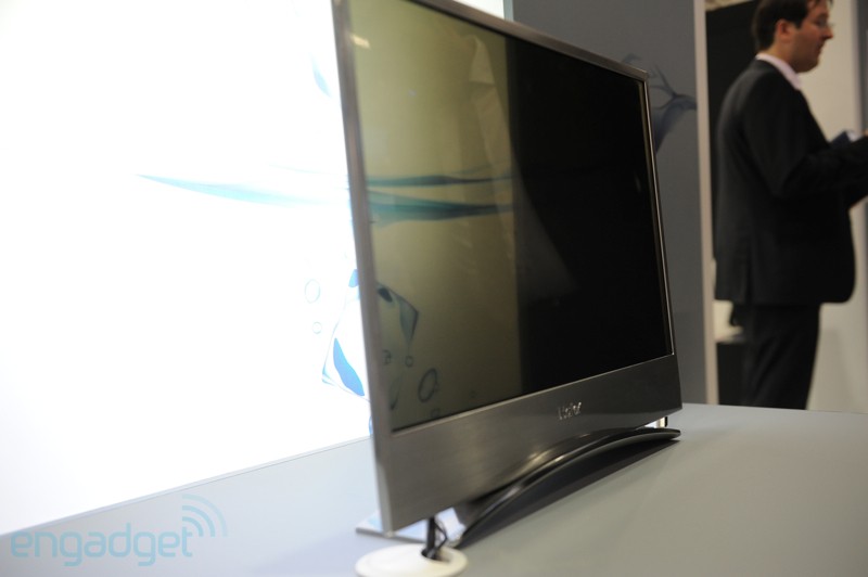 Haier trình diễn TV OLED màn trong suốt