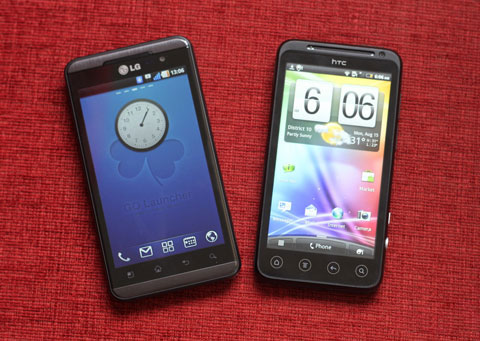 Optimus 3D 'đọ' camera với EVO 3D