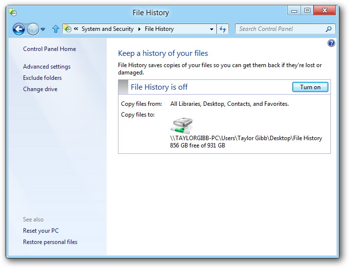 Nhấn nút Turn on để kích hoạt File History