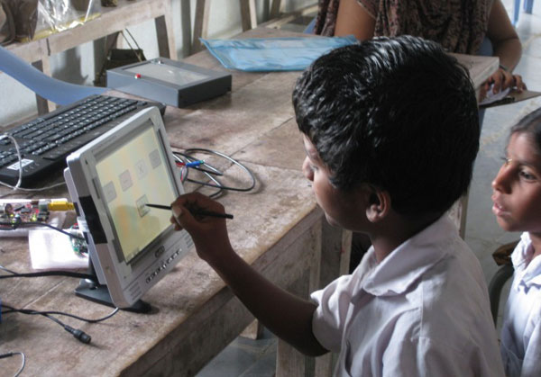 Ấn Độ hứa tháng sau ra máy tính bảng 35 USD