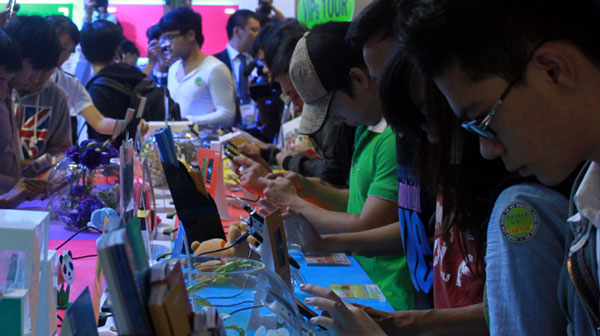 Smartphone ngày càng rẻ