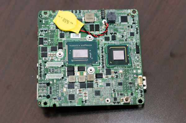 PC nhỏ bằng lòng bàn tay của Intel bán vào tháng 10