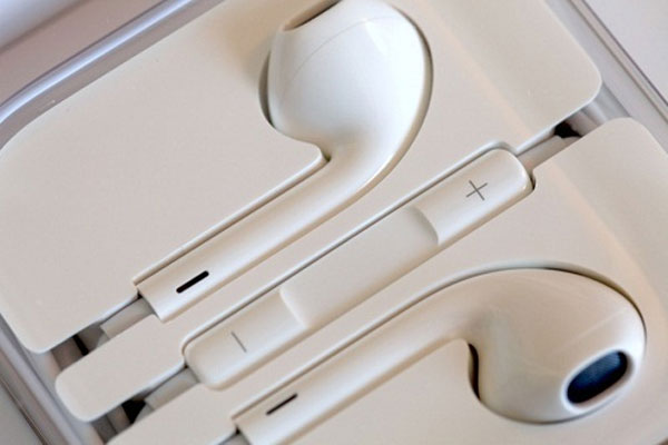 4 phụ kiện cần mua ngay cho iPhone 5