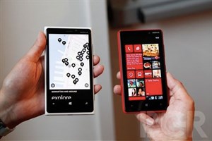 Nokia Lumia 920 và 820 giá từ 640 USD