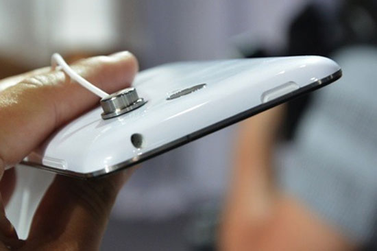 Cạnh trên Meizu MX3 Điện thoại Meizu MX3 ra mắt với bộ nhớ trong 128 GB