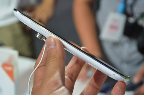 Cạnh trái Meizu MX3 Điện thoại Meizu MX3 ra mắt với bộ nhớ trong 128 GB