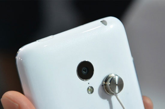 Mặt sau Meizu MX3 Điện thoại Meizu MX3 ra mắt với bộ nhớ trong 128 GB