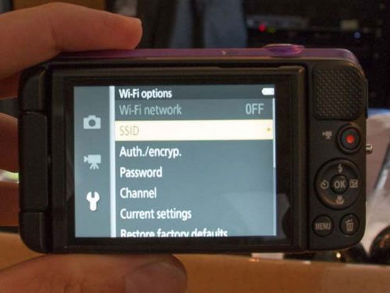 Giao diện menu cấu hình máy khá đơn giản. Ảnh thực tế Nikon Coolpix S6600 với màn hình lật xoay