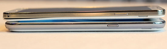 Các phím bấm ở hai bên viền tương đương nhau, bên phải là phím nguồn... Galaxy Note 3 đọ dáng với Galaxy Note II