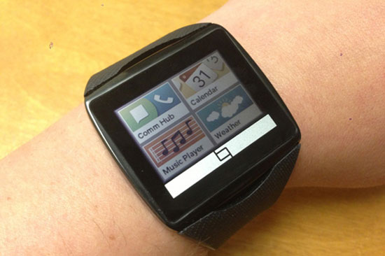 Toq hiển thị nhiều thông tin hữu ích như lịch hẹn, thời tiết, cho phép chỉnh nhạc trên smartphone.. Qualcomm trình làng Smartwatch Toq