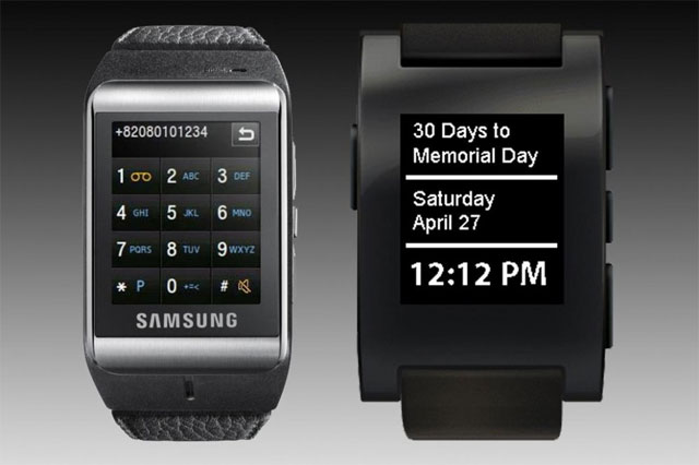Chọn Galaxy Gear hay Pebble Smartwatch?