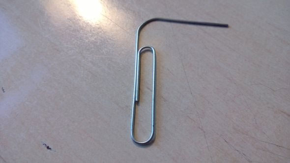 Làm sao khi DVD bị kẹt trong ổ đĩa máy tính?