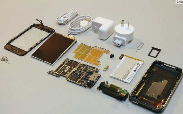 Dùng bộ sạc chuẩn để bảo vệ bản thân iPhone 4S lại phát nổ khi đang sạc