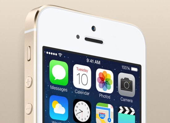 iPhone 5S sử dụng hệ điều hành iOS 7 iPhone 5C vỏ nhựa và iPhone 5S với cảm biến vân tay trình làng