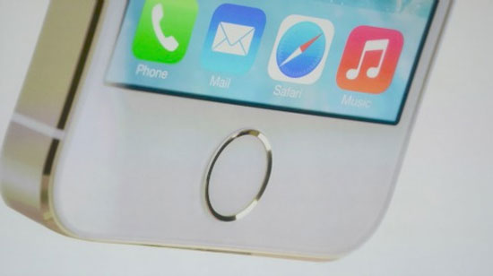 Nút Home được thiết kế lại. iPhone 5C vỏ nhựa và iPhone 5S với cảm biến vân tay trình làng