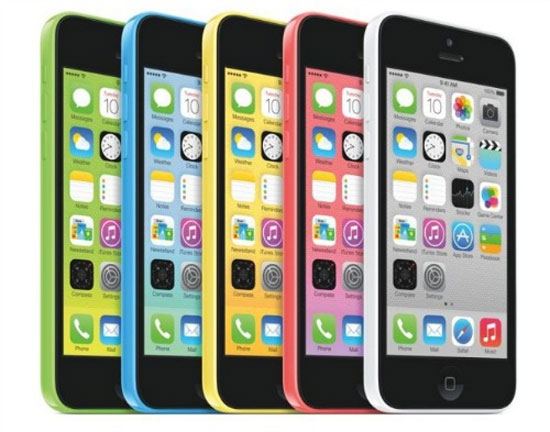 iPhone 5C có các màu xanh da trời, xanh lá cây, trắng, vàng và hồng. iPhone 5C vỏ nhựa và iPhone 5S với cảm biến vân tay trình làng