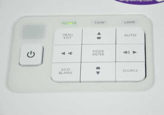 Các nút phía trên máy. Máy chiếu không dây gần 50 triệu đồng