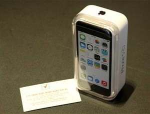 "Mở hộp" iPhone 5C vỏ nhựa đầu tiên về Việt Nam