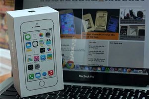 iPhone 5S đầu tiên về Việt Nam giá hơn 20 triệu đồng