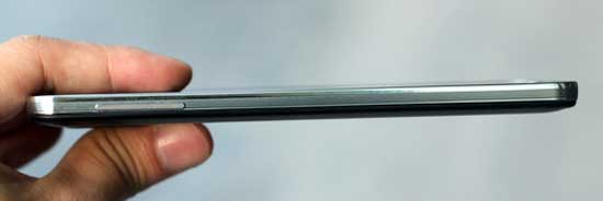 Cạnh phải Galaxy Note 3 Đánh giá Galaxy Note 3 - Bút cải tiến, pin tốt