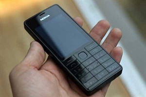 Mở hộp Nokia 515 vỏ nhôm giá 3,5 triệu đồng
