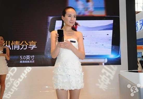 ZTE Geek tại sự kiện ra mắt sản phẩm ở Bắc Kinh (Trung Quốc) Smartphone đầu tiên sử dụng chip Tegra 4 chính thức trình làng