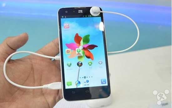 Máy có màn hình rộng 5 inch, độ phân giải Full HD 1080p Smartphone đầu tiên sử dụng chip Tegra 4 chính thức trình làng