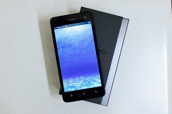 OPPO Find Mirror máy có màn hình 4.7 inch OPPO Find Mirror có thêm phiên bản màu đen