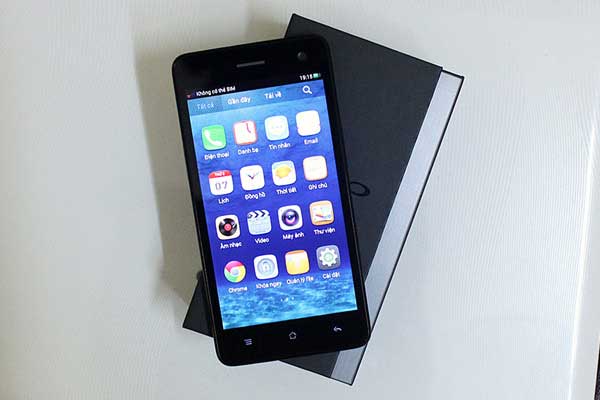 OPPO Find Mirror máy được cài sẵn hệ điều hành Android 4.2.1 OPPO Find Mirror có thêm phiên bản màu đen