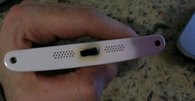 Lumia 920 bốc cháy khi sạc qua đêm