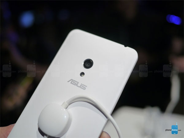 ASUS: Hãy mua 6 chiếc Zenfone thay vì 1 chiếc iPhone 6!