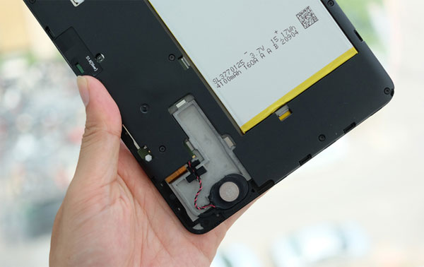 Mở hộp máy tính bảng 8 inch có 3G giá 5,5 triệu đồng Mở hộp máy tính bảng 8 inch có 3G giá 5,5 triệu đồng